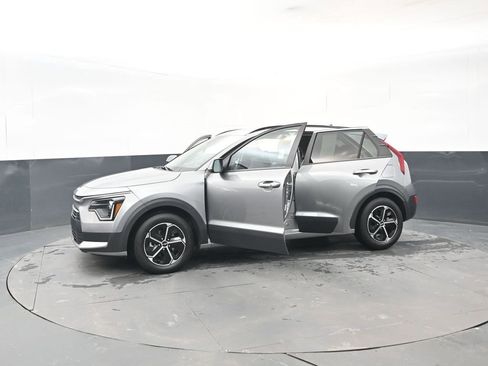 Certified 2023 Kia Niro EX image 28