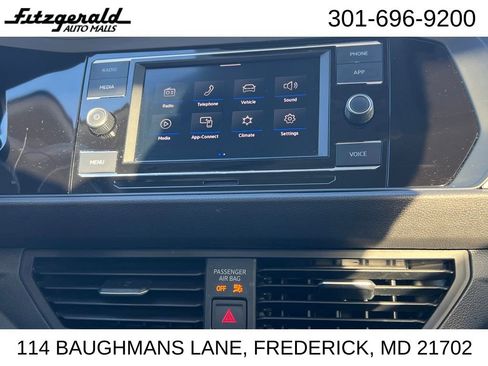 Used 2024 Volkswagen Jetta SE image 19