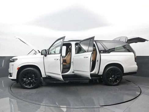 Used 2023 Cadillac Escalade ESV Sport AWD/4WD image 35