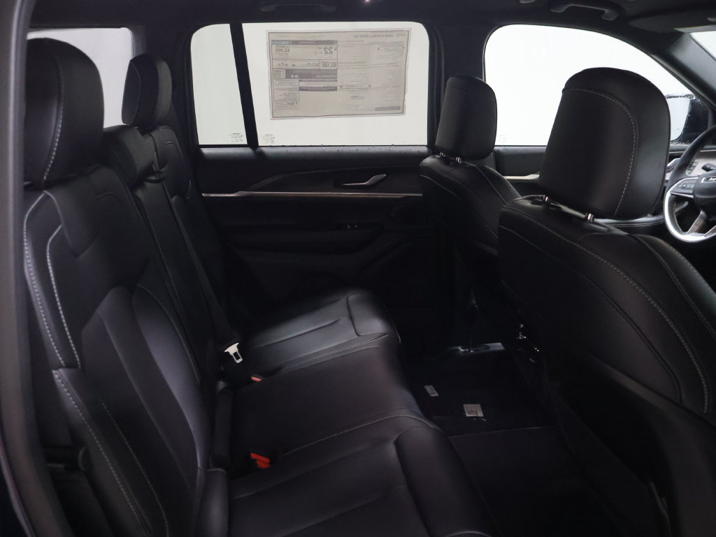 New 2027 Jeep Grand Cherokee Limited AWD/4WD image 14