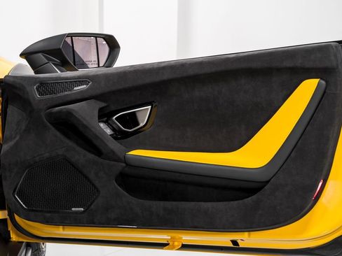 Used 2024 Lamborghini Huracan Sterrato image 38