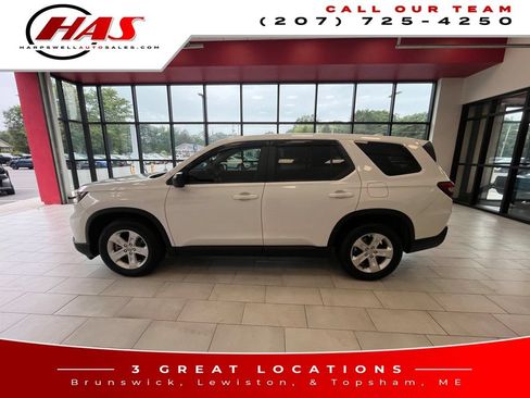 Used 2023 Honda Pilot LX image 2