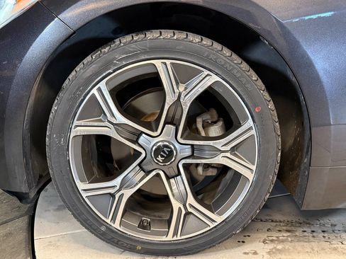 Used 2020 Kia Stinger GT-Line image 24