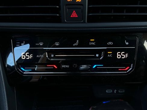 Used 2025 Volkswagen Jetta SE image 26