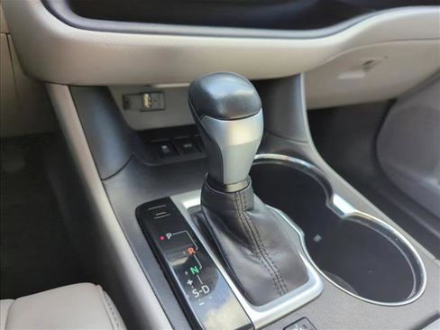 Used 2016 Toyota Highlander XLE image 10