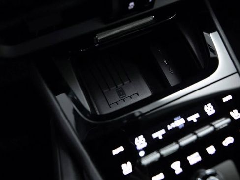 Certified 2025 Porsche Cayenne Coupe image 23