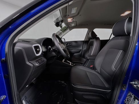 Used 2024 Hyundai Venue Limited image 15