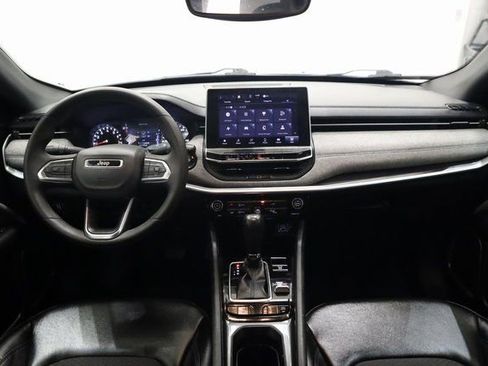 Used 2023 Jeep Compass Latitude image 17