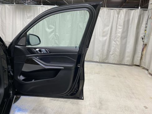 Certified 2024 BMW X7 xDrive40i w/ Premium Package image 24