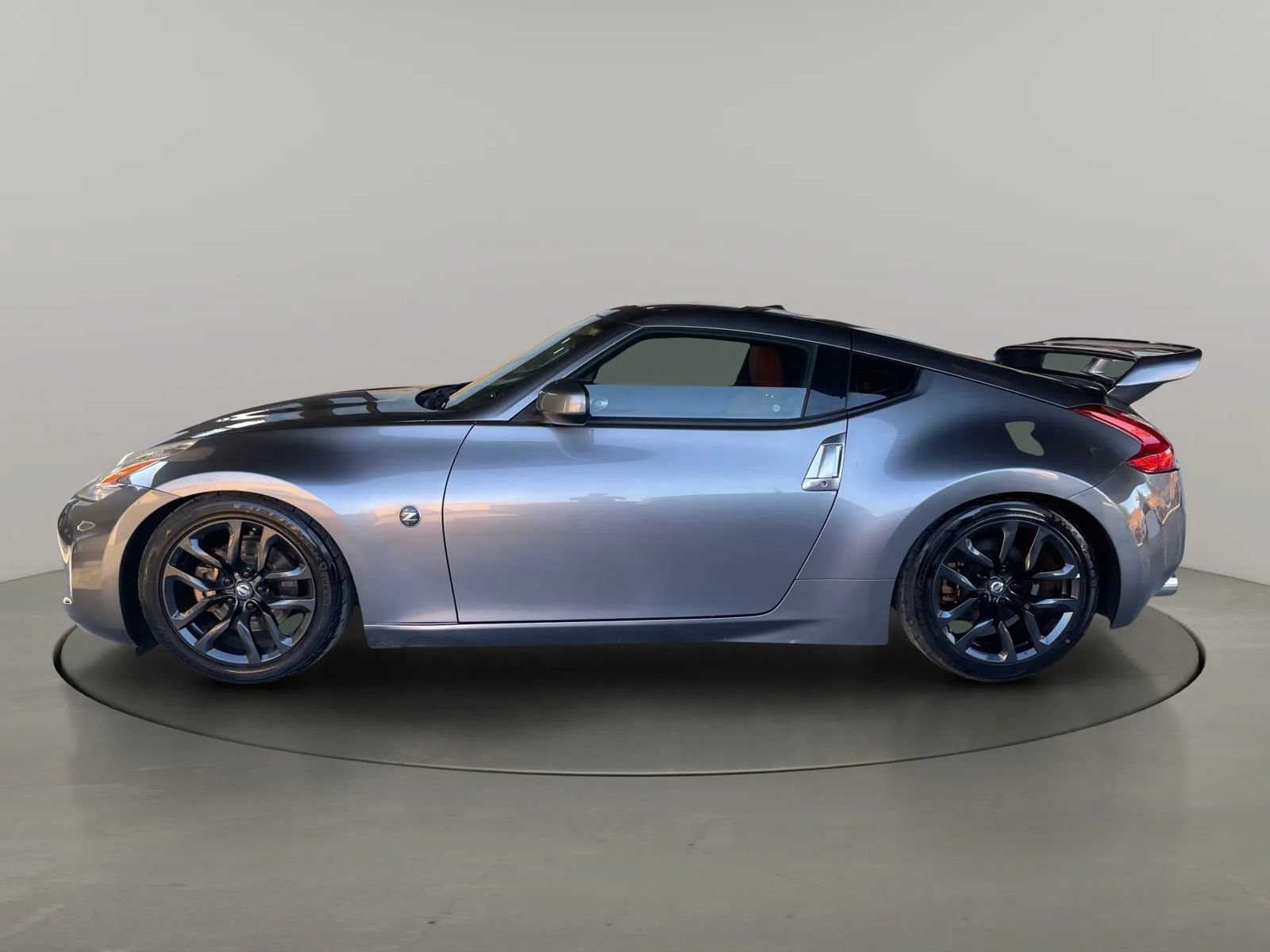 Used 2016 Nissan 370Z Touring RWD image 2