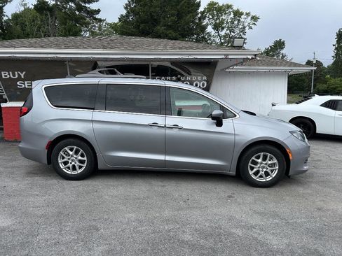 Used 2021 Chrysler Voyager LX FWD image 6