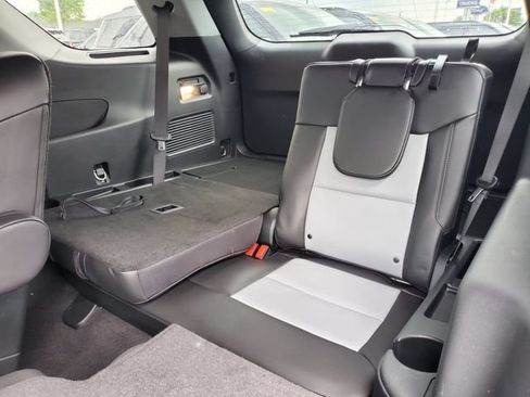 Used 2023 Ford Explorer XLT w/ Equipment Group 202A AWD/4WD image 27