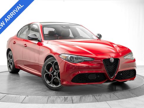 Used 2023 Alfa Romeo Giulia Veloce AWD/4WD image 1