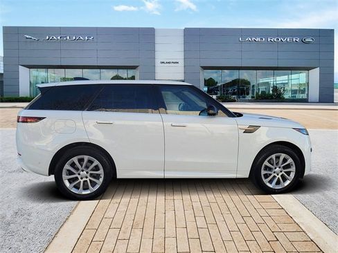 Used 2024 Land Rover Range Rover Sport Dynamic SE image 4