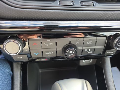 New 2026 Jeep Compass Latitude image 7