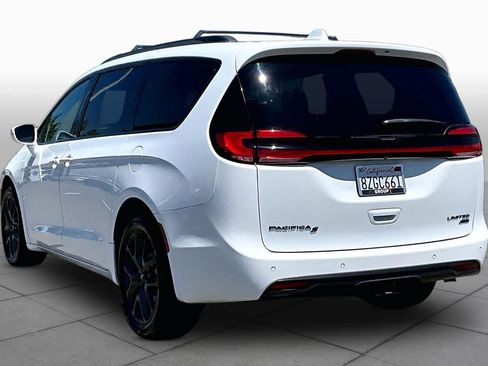 Used 2021 Chrysler Pacifica Limited AWD/4WD image 11