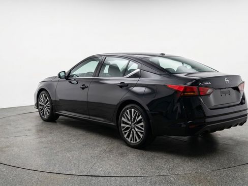 Used 2025 Nissan Altima 2.5 SV image 6