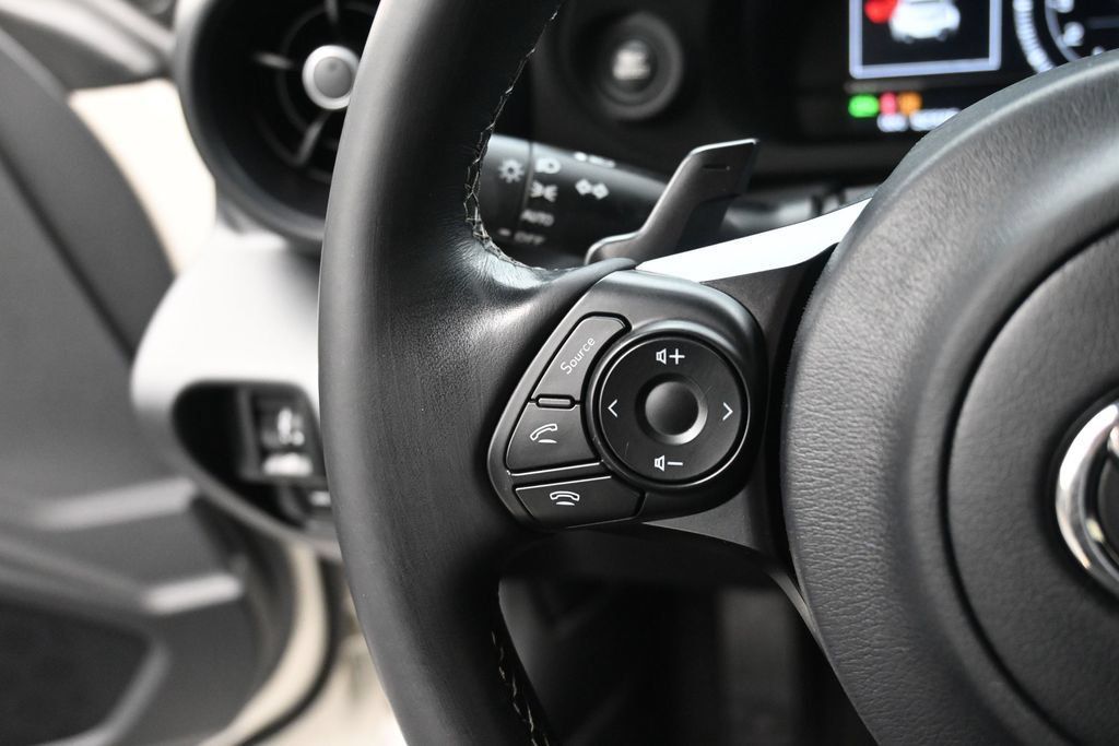 Used 2023 Toyota GR86 RWD image 3