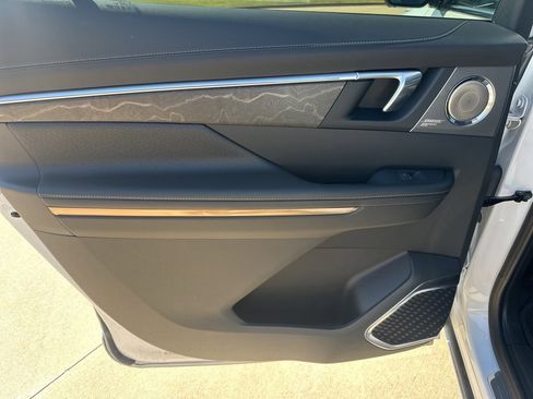 Certified 2025 Buick Enclave Avenir w/ Super Cruise Package image 28