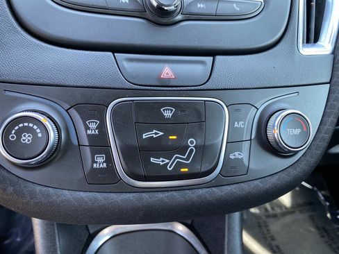 Used 2018 Chevrolet Malibu LT w/ LPO, Convenience Package 2 FWD image 13