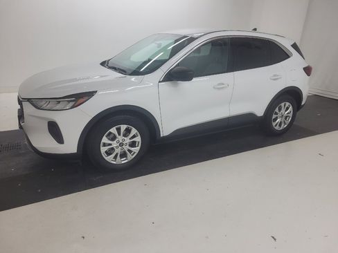 Used 2023 Ford Escape Active w/ Cold Weather Package FWD image 2
