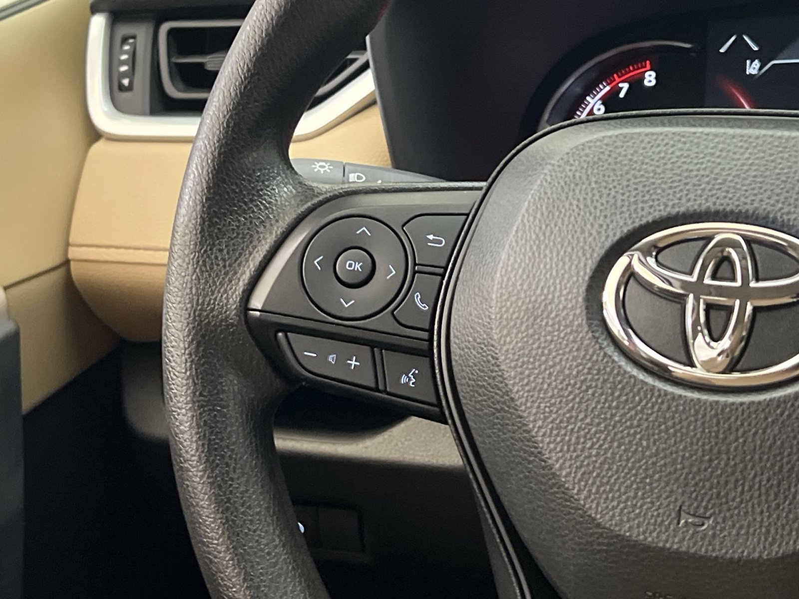 Used 2025 Toyota RAV4 LE AWD/4WD image 36