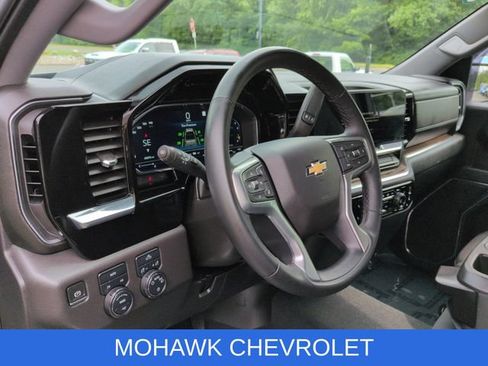 Used 2023 Chevrolet Silverado 1500 LT AWD/4WD image 10