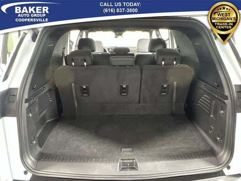 Certified 2025 Chevrolet Traverse LT w/ Sun and Wheel Package image 27