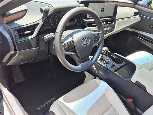 Used 2025 Lexus ES 350 w/ Premium Package FWD image 3