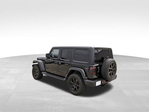 Used 2019 Jeep Wrangler Unlimited Sahara AWD/4WD image 3