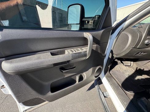 Used 2009 GMC Sierra 3500 SLE w/ Convenience Package image 16