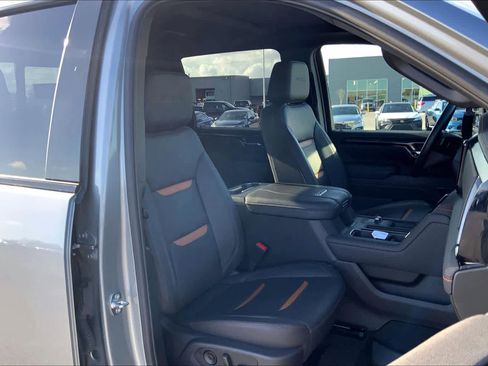 Used 2025 GMC Sierra 2500 AT4 w/ AT4 Premium Plus Package image 8