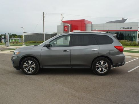 Used 2017 Nissan Pathfinder SV FWD image 10