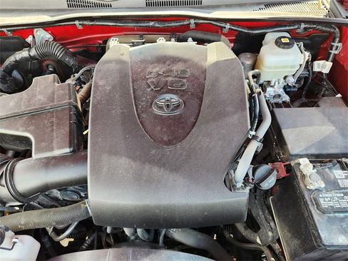 Used 2021 Toyota Tacoma TRD Off-Road w/ Technology Package image 21