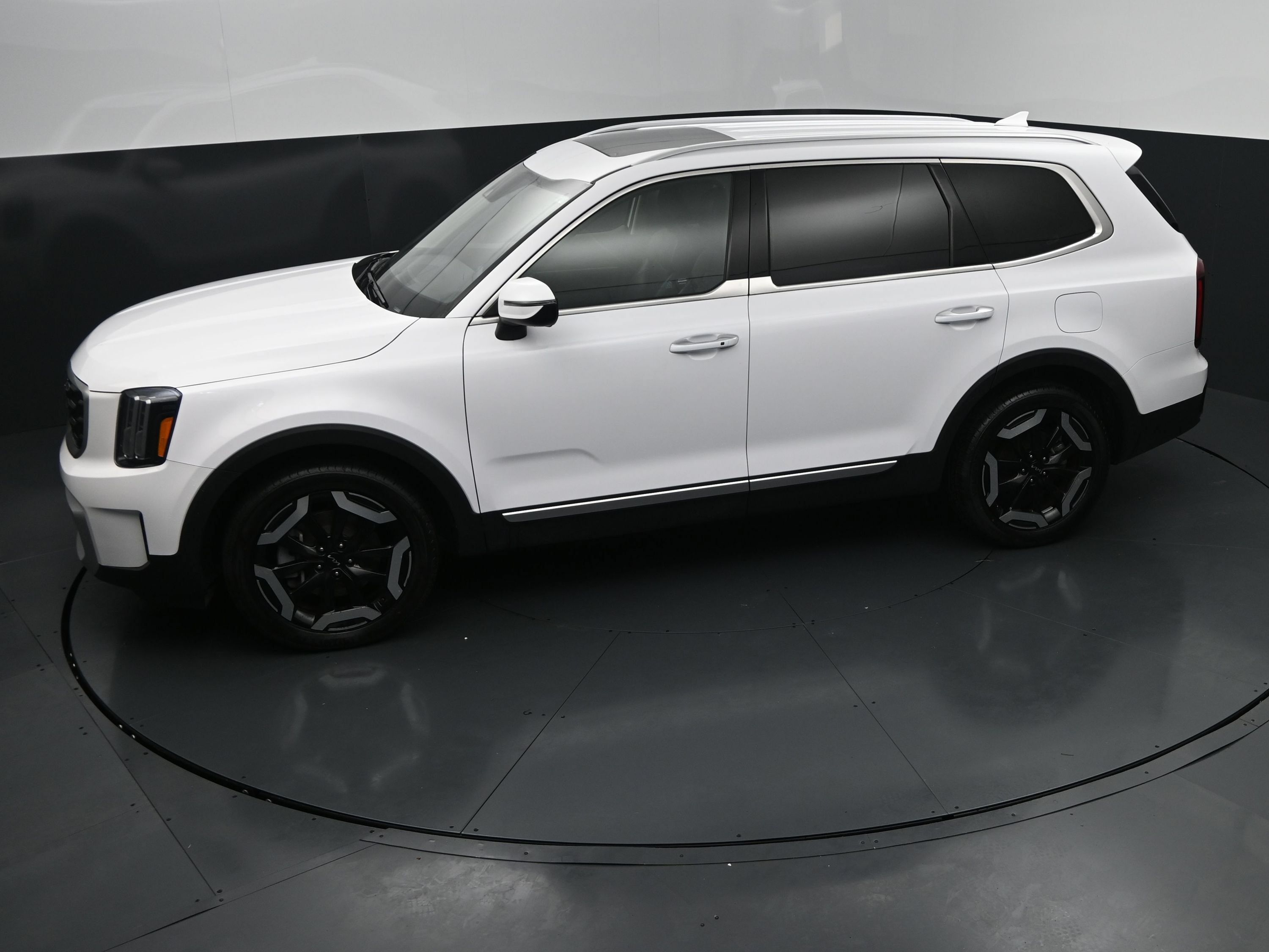 Used 2025 Kia Telluride S FWD image 28