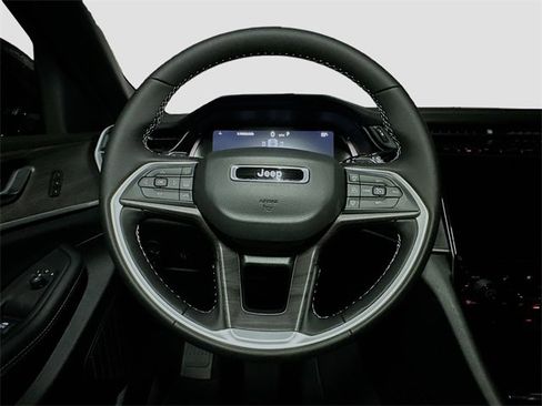 New 2025 Jeep Grand Cherokee Limited w/ Luxury Tech Group II image 7