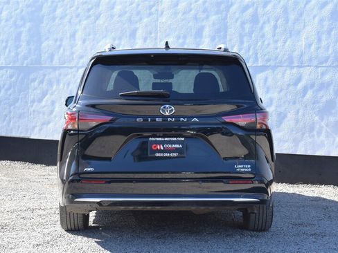 Used 2024 Toyota Sienna Limited AWD/4WD image 4