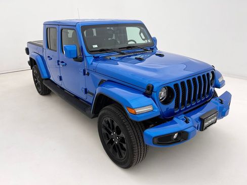 Used 2022 Jeep Gladiator Overland image 2