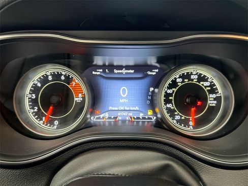 Used 2022 Jeep Cherokee Trailhawk image 11