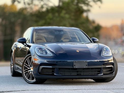 Used 2018 Porsche Panamera 4S image 3