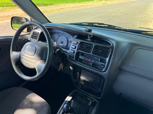 Used 2002 Chevrolet Tracker 4WD Convertible image 16