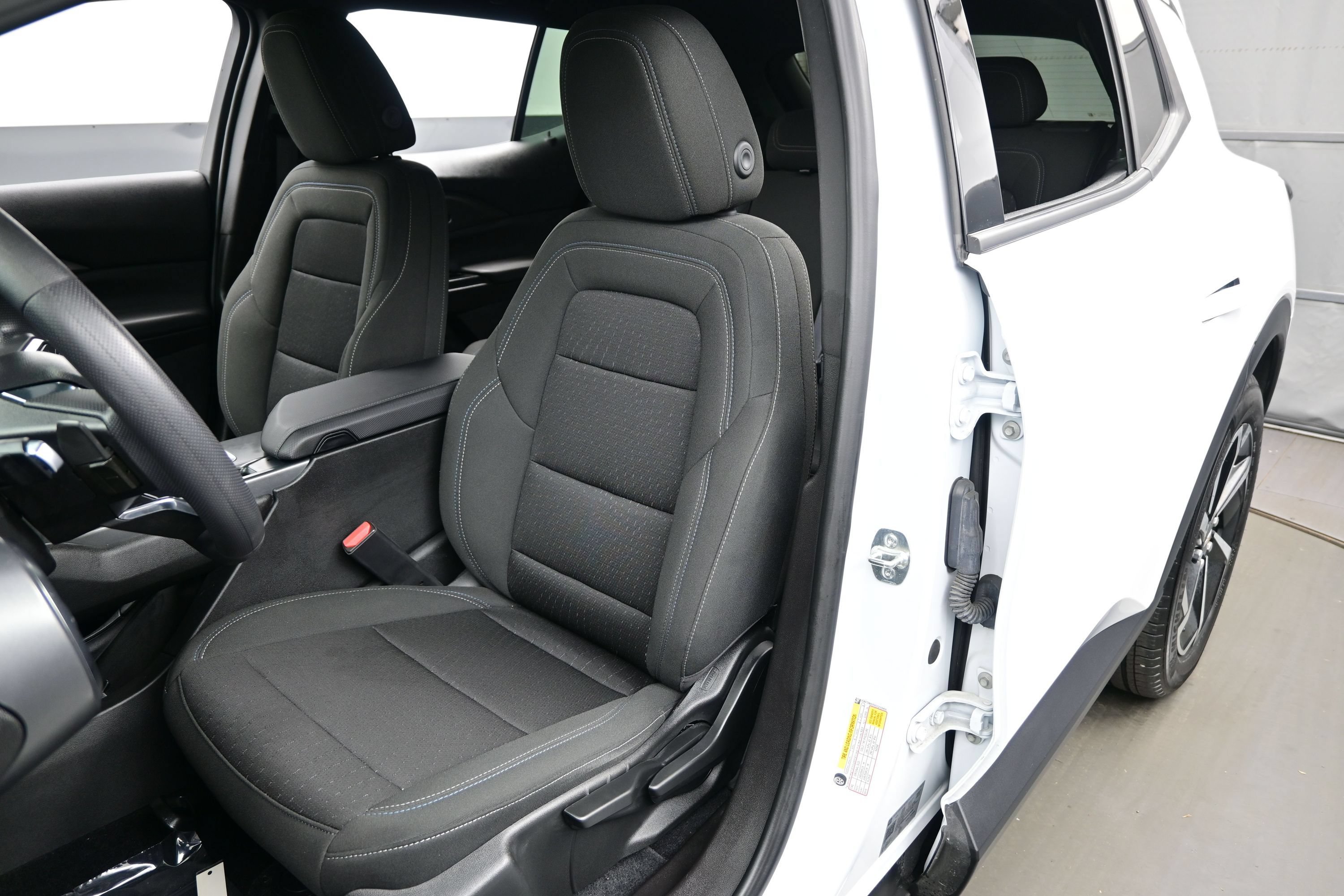 Used 2025 Chevrolet Equinox EV LT FWD image 11