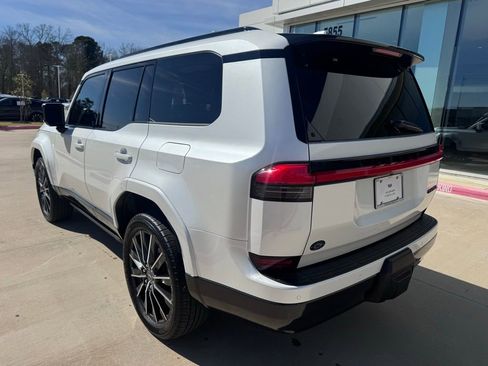 Used 2024 Lexus GX 550 w/ Accessory Package (Z1) image 3