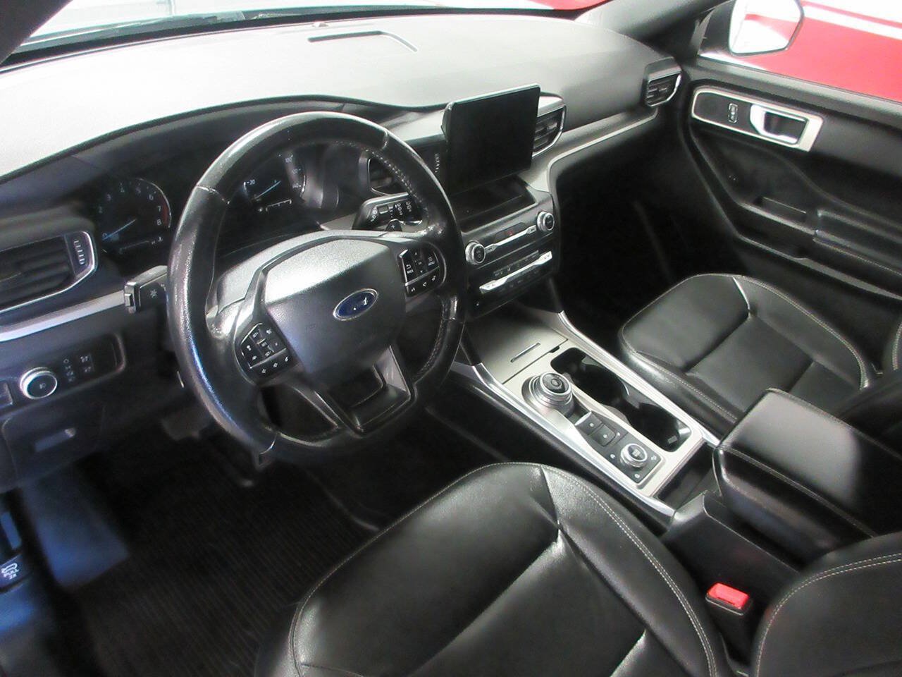 Used 2020 Ford Explorer XLT w/ Equipment Group 202A AWD/4WD image 15