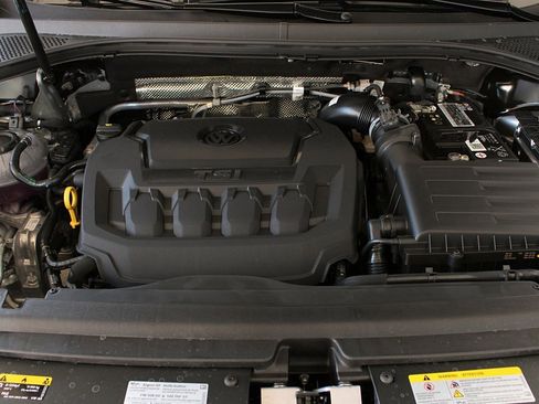 Used 2024 Volkswagen Tiguan SE R-Line image 48