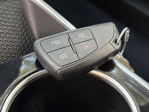 Used 2025 Chevrolet Equinox LT FWD image 24
