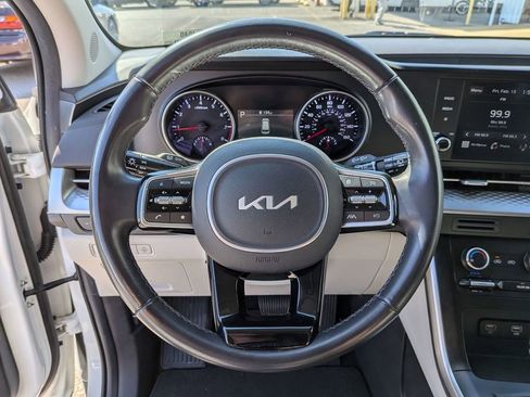 Used 2024 Kia Carnival LX image 18