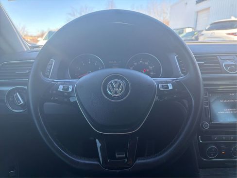 Used 2017 Volkswagen Passat 3.6 SEL Premium image 19