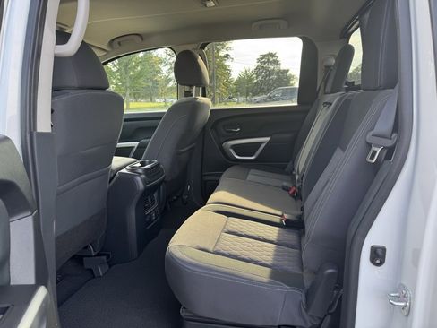 Used 2024 Nissan Titan SV w/ SV Convenience Package image 18