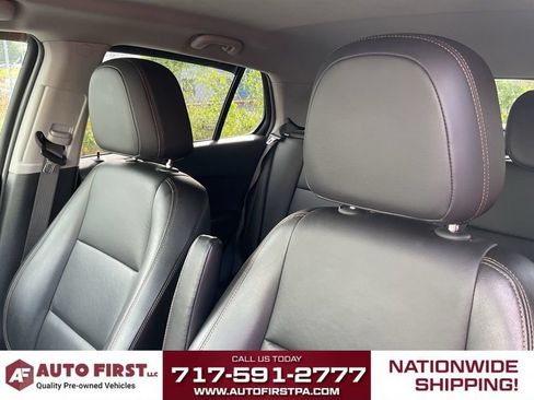 Used 2022 Chevrolet Trax LT w/ Premium Seat Package AWD/4WD image 7
